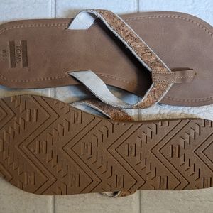 Toms women's flip flops